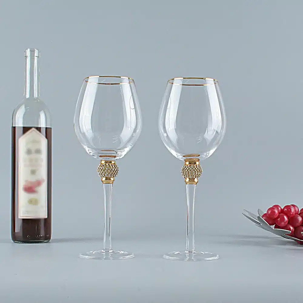 Verre à vin liseré or et pied strass 9