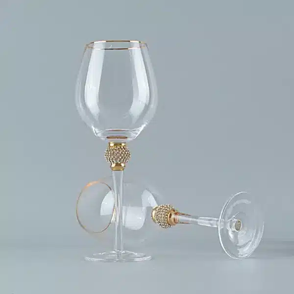 Verre à vin liseré or et pied strass 2