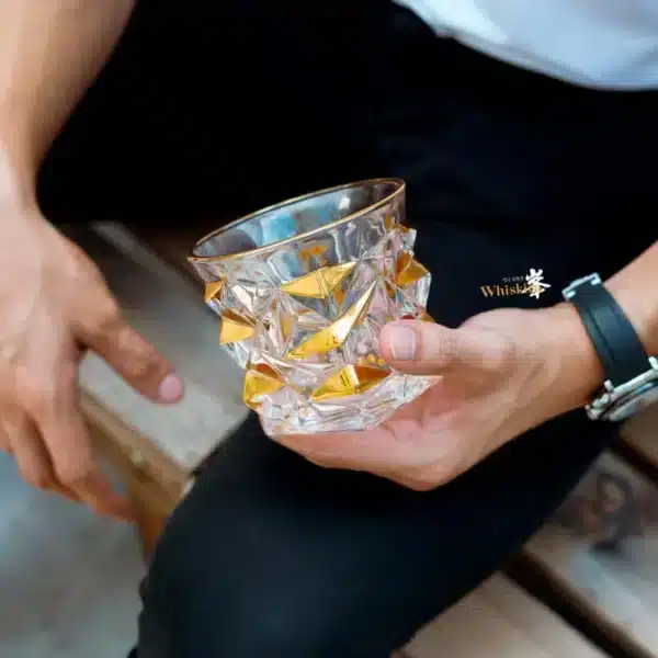 Verre à whisky cristal doré relief anguleux type diamant 19