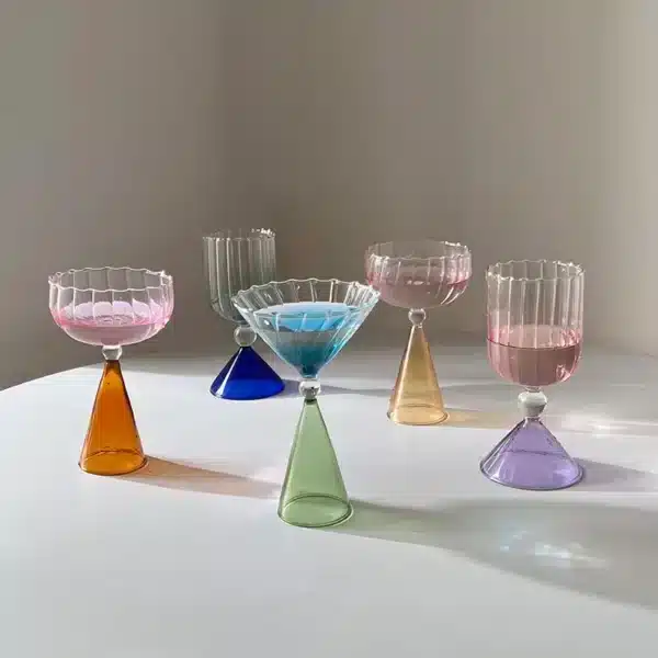 Verre à cocktail 220 ml – création originale avec pied orange conique et coupe rose soufflée 1