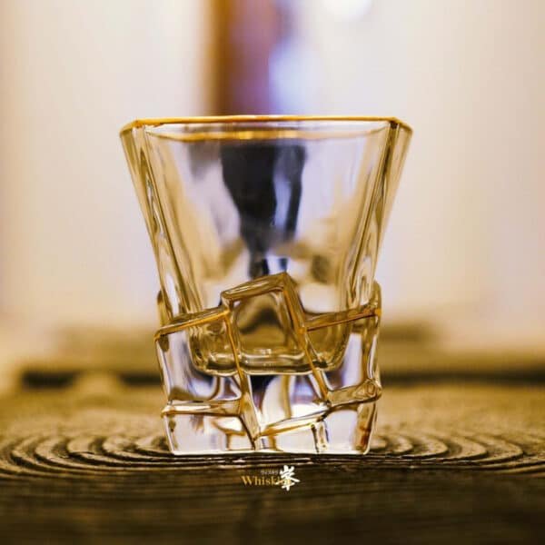 Verre à whisky cristal doré structure grillagée – Image 2