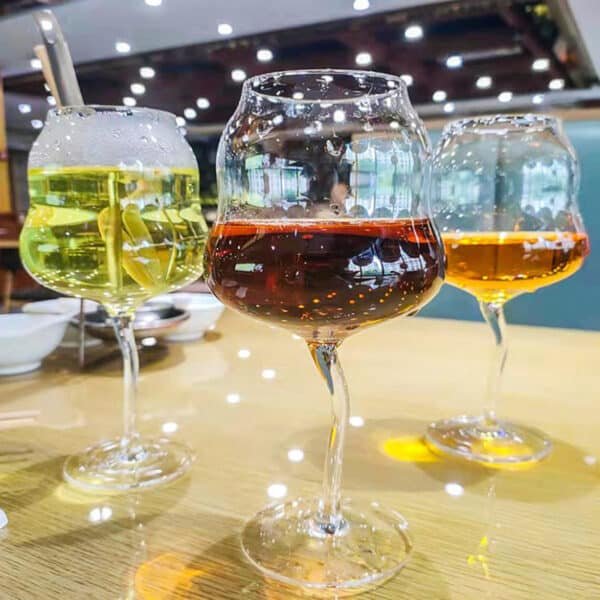 Verre à cocktail 450ml design fantaisie ondulé - transparent – Image 3